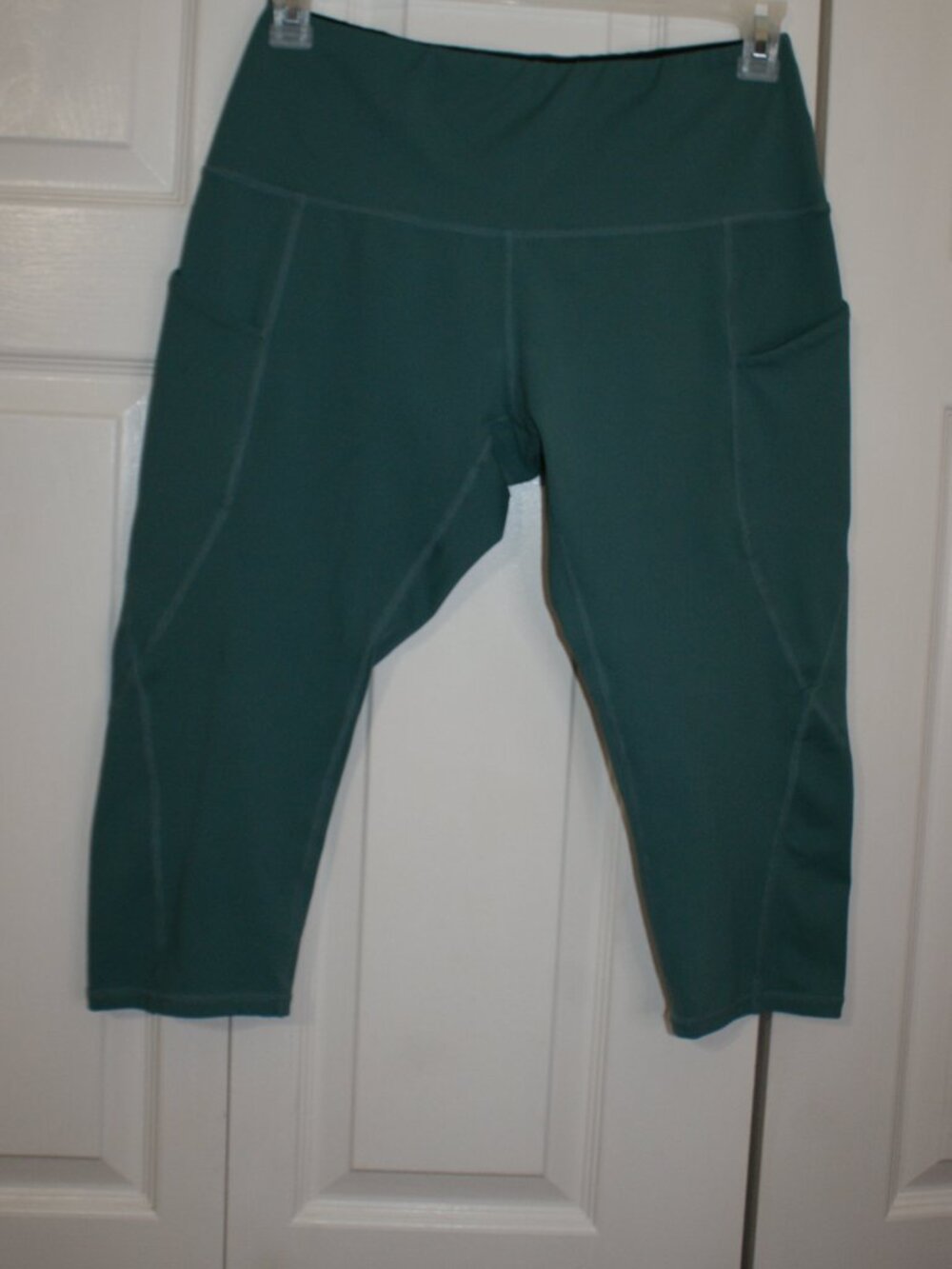 ODODOS Teal/Sage Capri Legging - Size Large - Like New